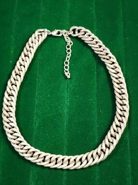 Vintage 80s Polished Gold Tone Curb Chain Necklace with Adjustable Extender
